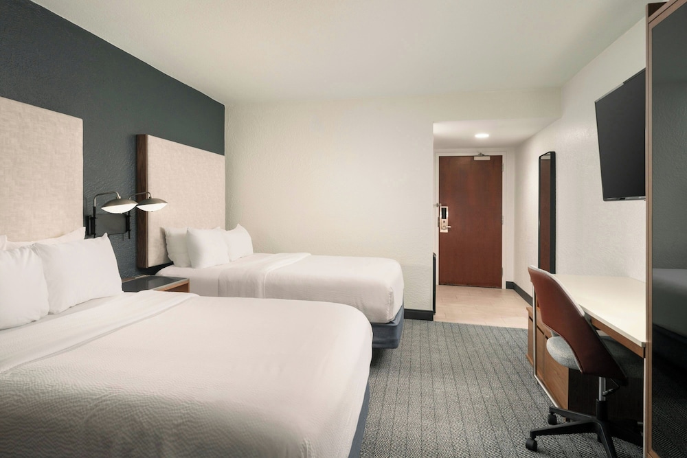 Room, 2 Queen Beds photo 2