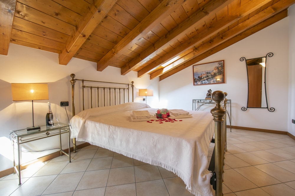 Family Villa, Multiple Bedrooms, Mountainside (Villa Louise) photo 3