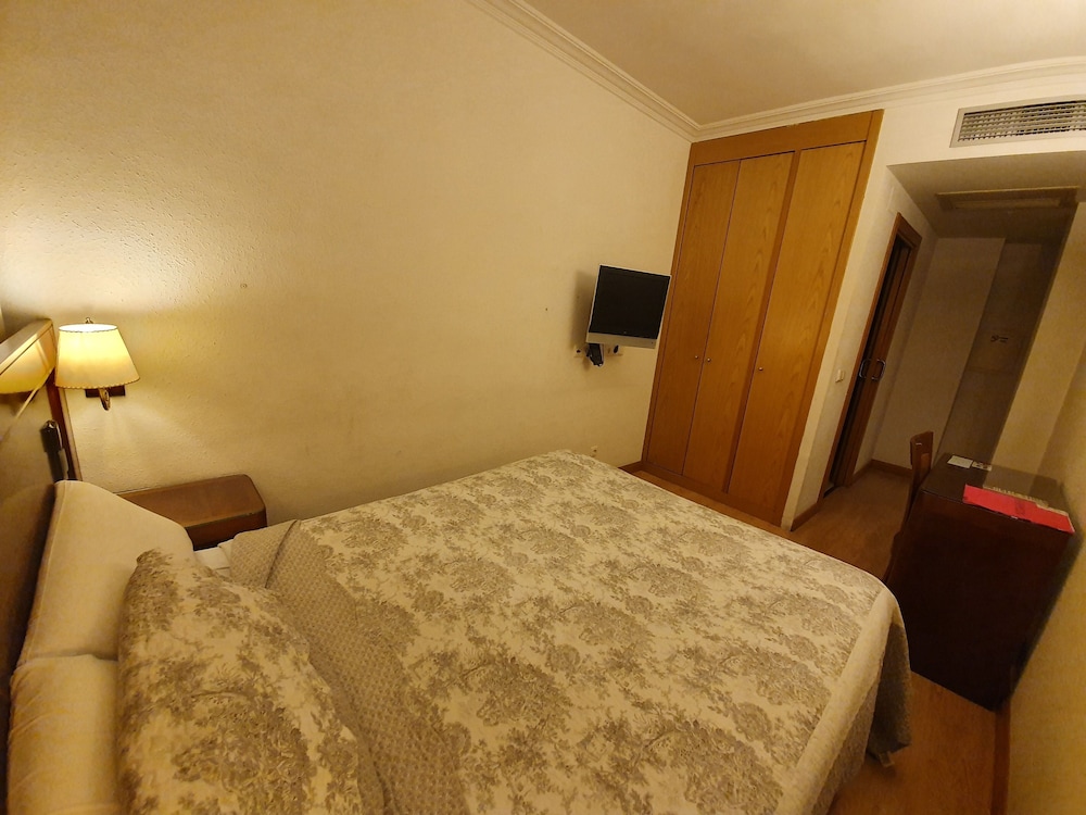 Habitacion doble pequeña de matrimonio. photo 3