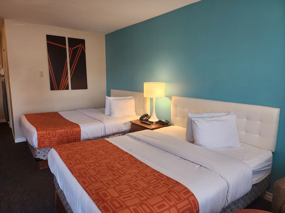 Room, 2 Queen Beds, Non Smoking photo 2