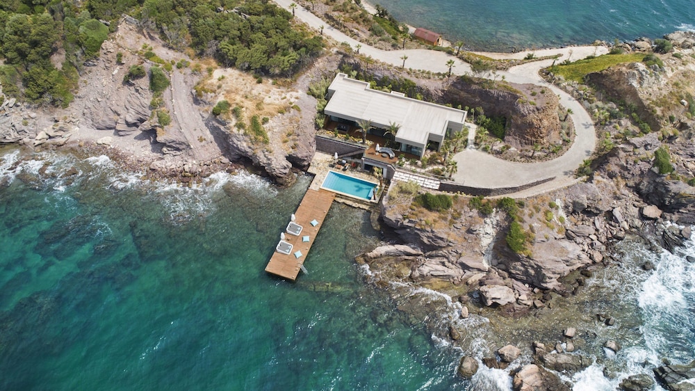 Secluded Bay Presidential Villa