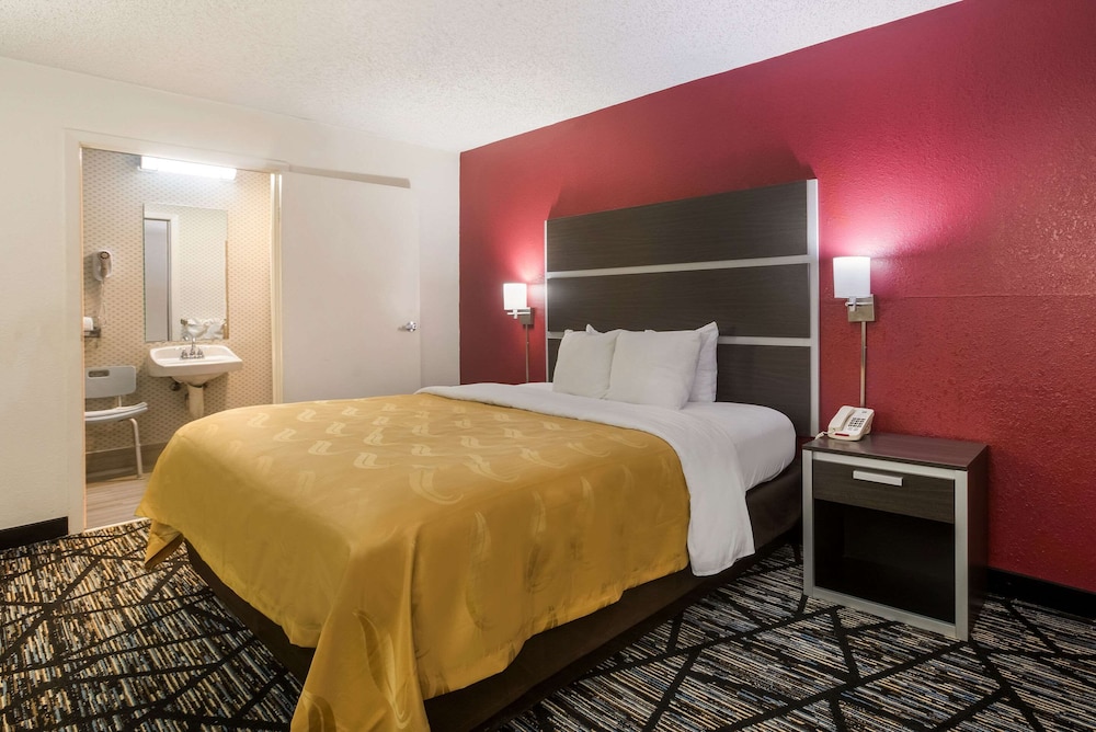 Room, 1 King Bed, Non Smoking (Exterior Corridor)