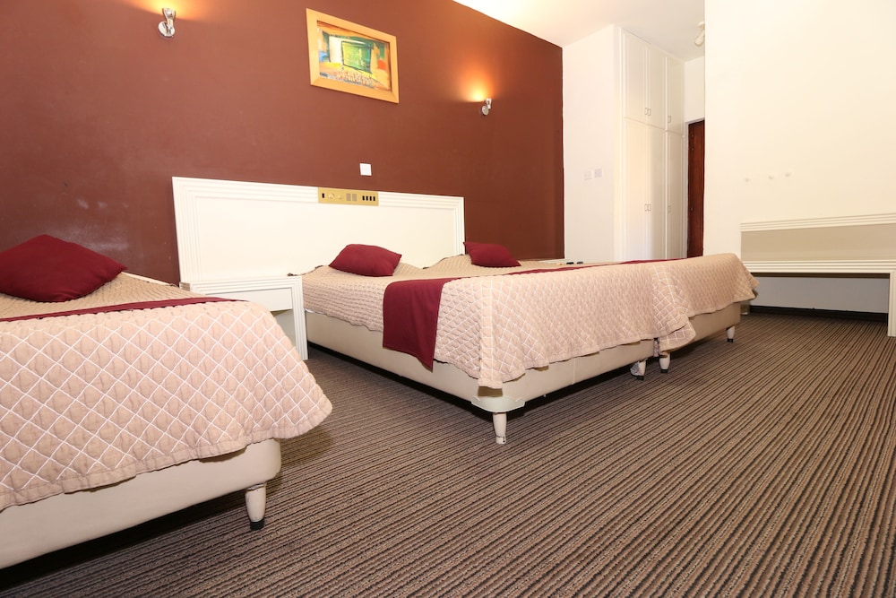 Basic Quadruple Room photo 3