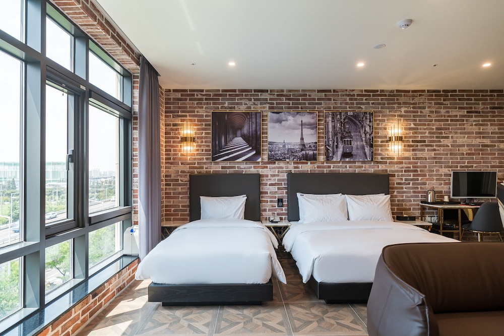 Premium Suite - Photo 5