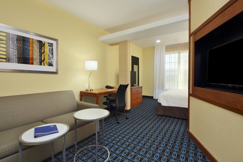 Suite, 1 King Bed with Sofa bed - Photo 3