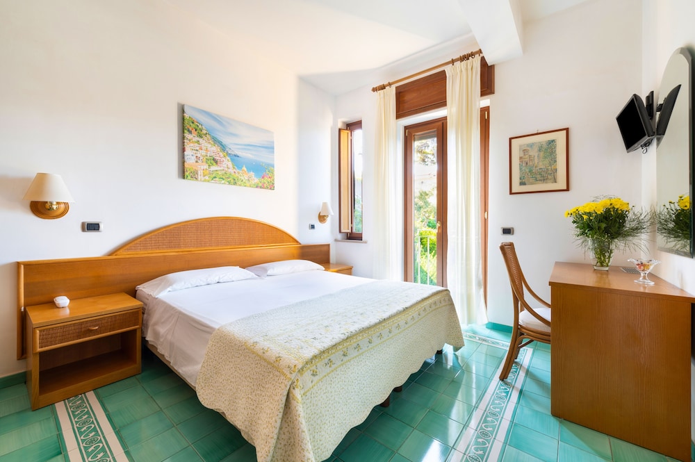 Double Room, 1 Double Bed, Partial Sea View - Photo 1