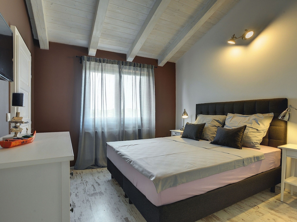 Villa photo 2
