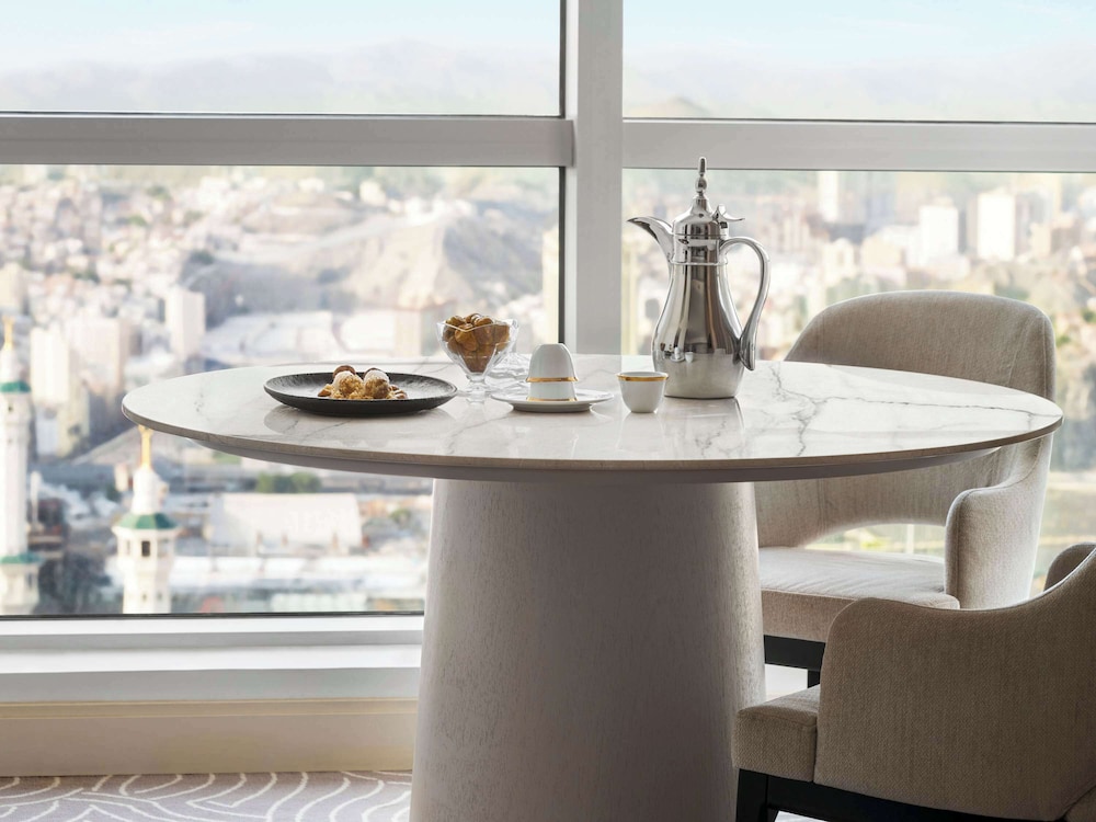 Superior Suite, 1 King Bed (Partial Kaaba View) - Photo 8