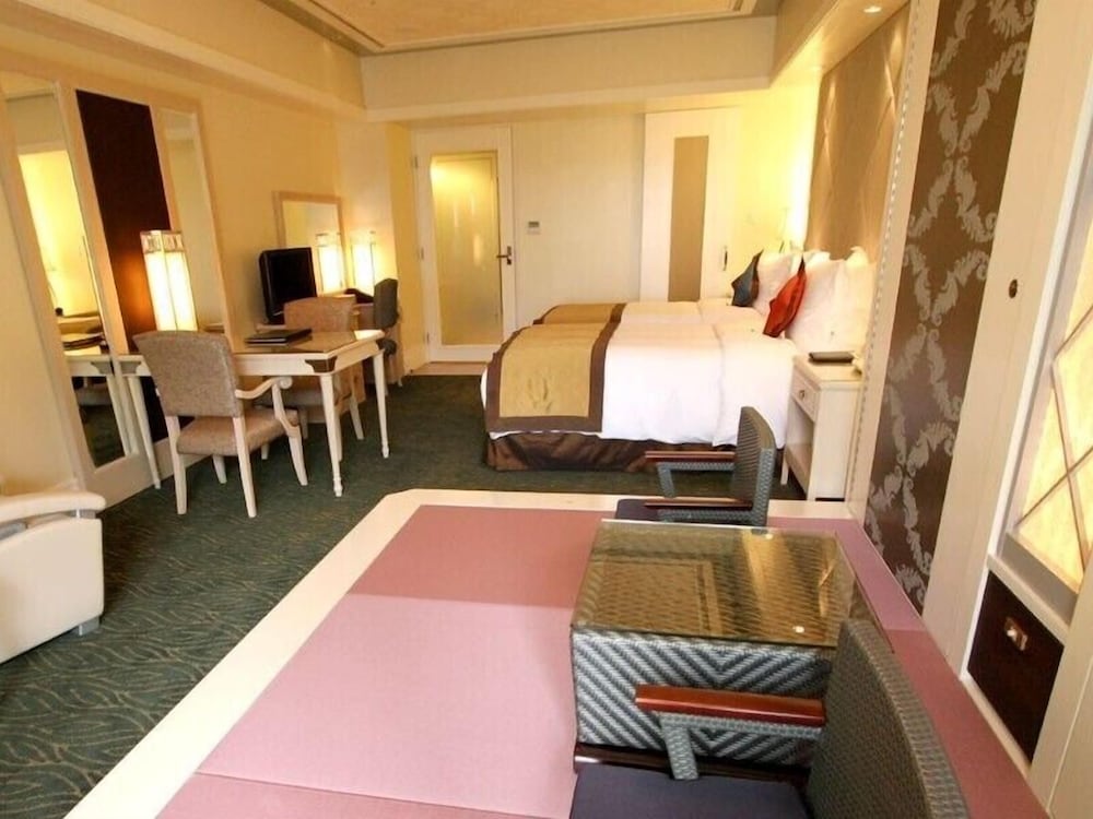 Spa Suite for 4 People with Spa, Non Smoking photo 1