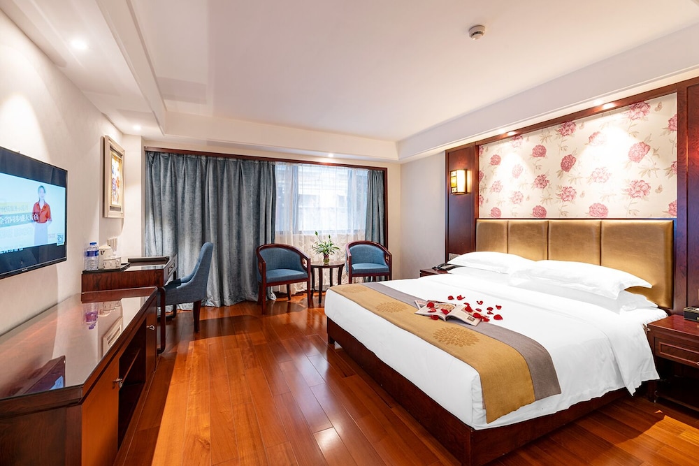 Standard Queen Room