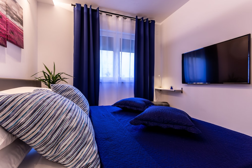 Classic Apartment, 1 Bedroom, Courtyard View photo 3