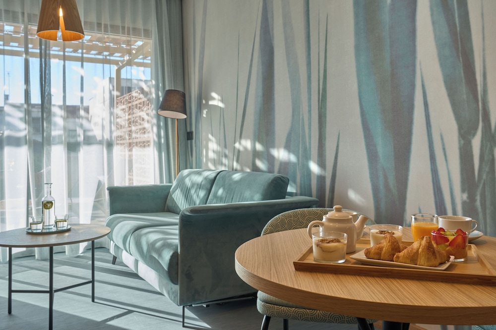 Junior Suite con Jacuzzi y Terraza con vista Piscina - Photo 15