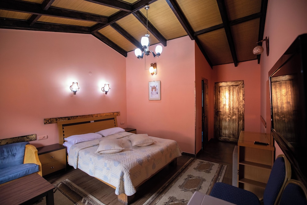 Basic Double Room, Garden View