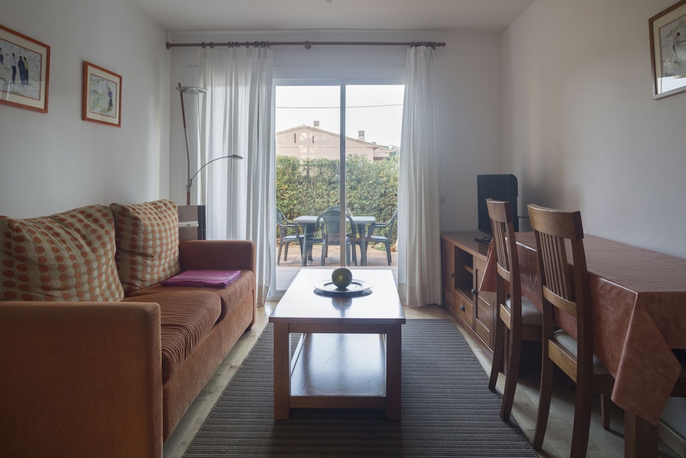 Apartment, 2 Bedrooms, Terrace photo 3