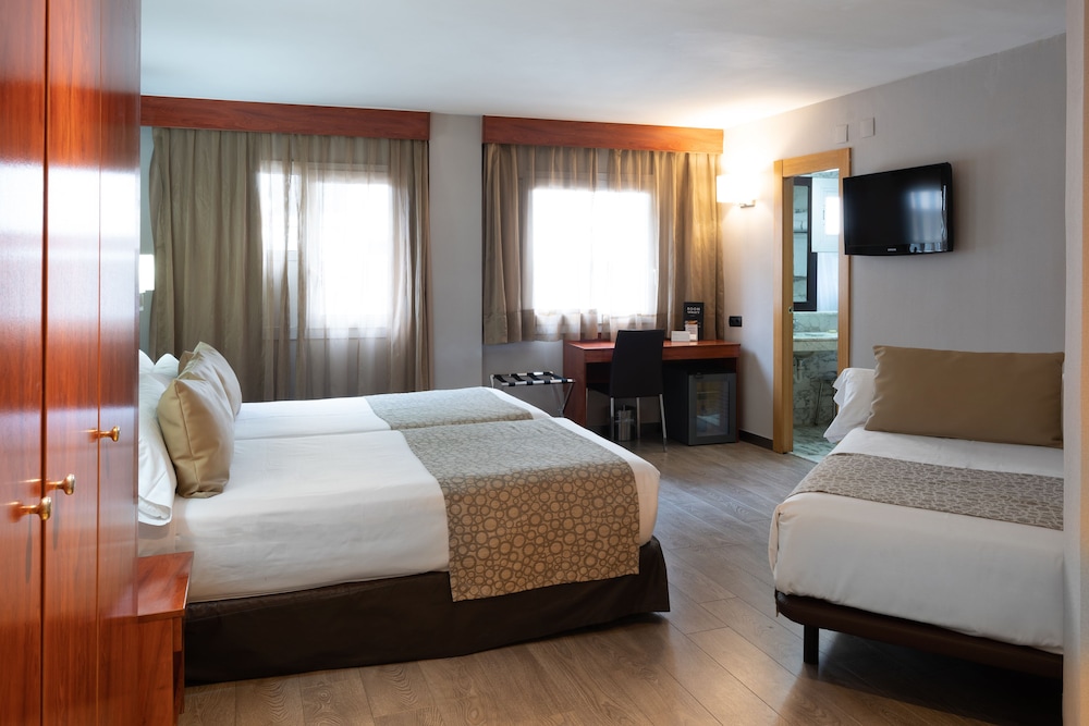 Triple Room (2 adults + 1 children)