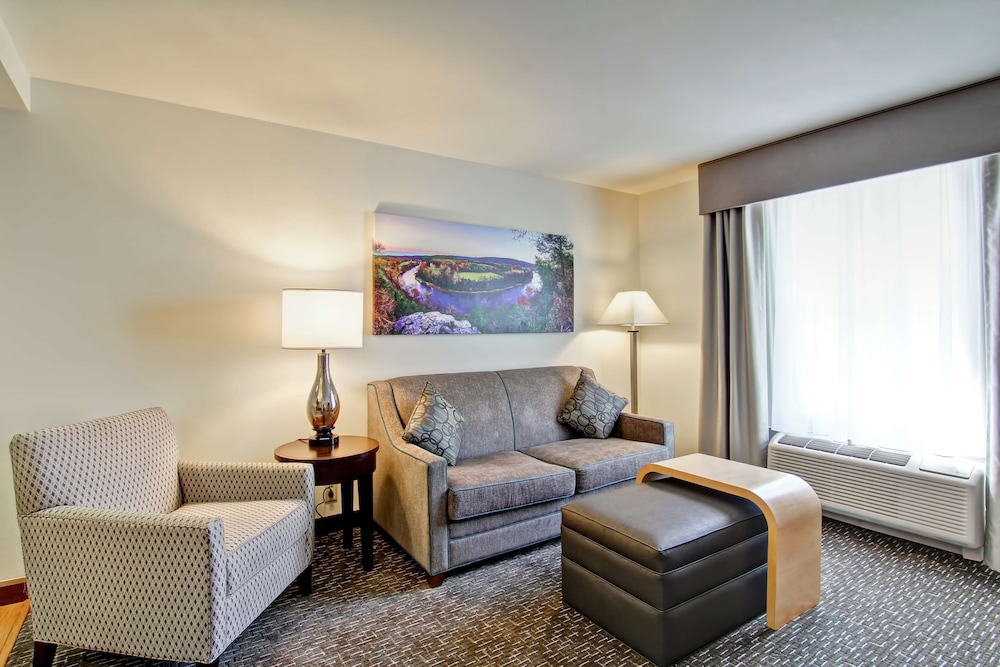 Suite, 2 Queen Beds, Accessible (Mobility & Hearing, Roll-in Shower) - Photo 4