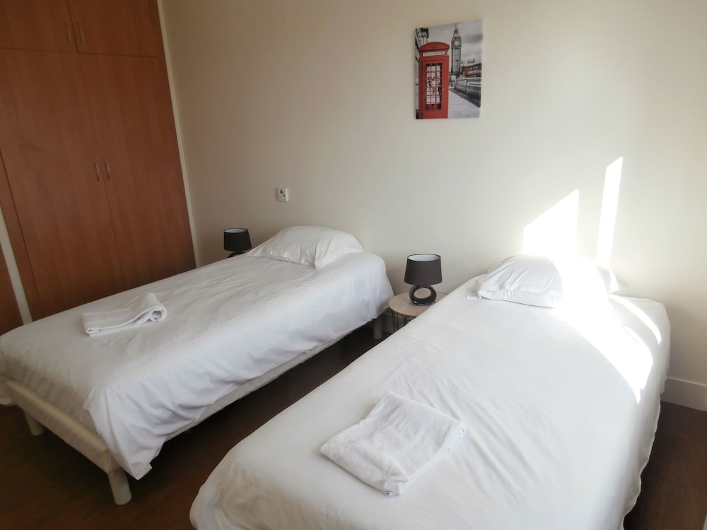 Comfort Studio, 2 Twin Beds, Accessible, Refrigerator & Microwave
