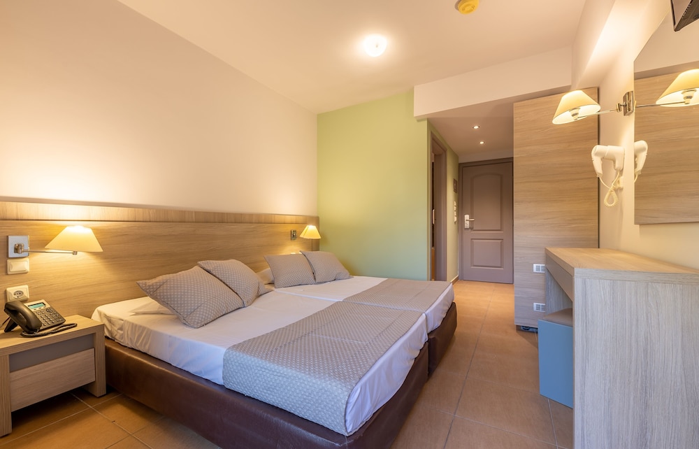 Superior Double or Twin Room, Sharing Pool (Adults Only) photo 1