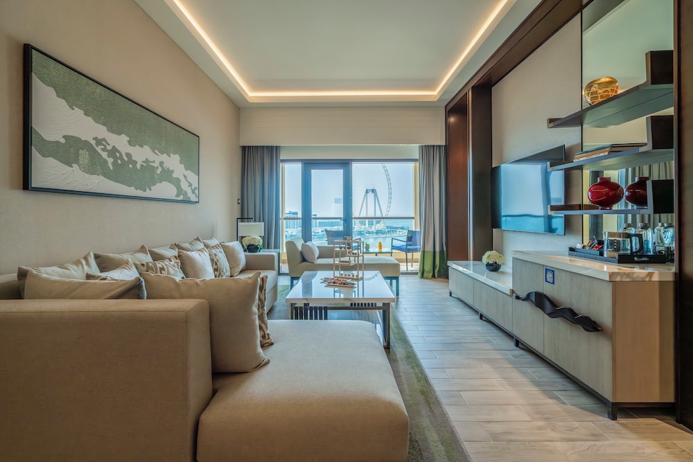 Suite, 1 Bedroom, Balcony (Sea Front Lounge Access) thumbnail 6