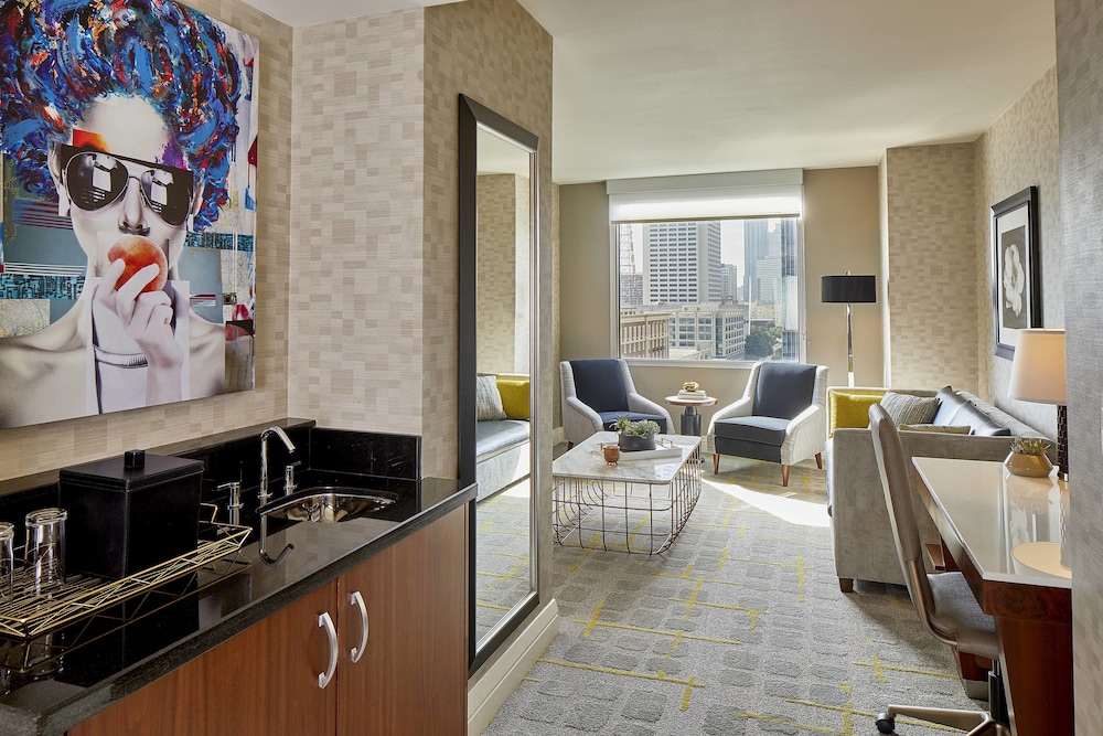 Executive Suite, 1 Bedroom, City View - Photo 2