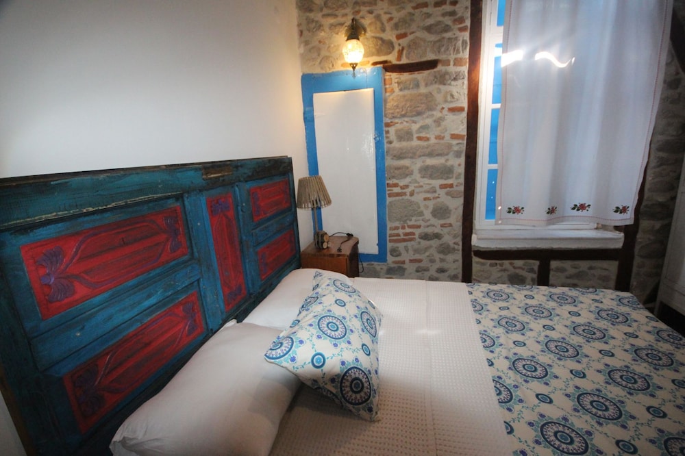Suite 4 photo 1