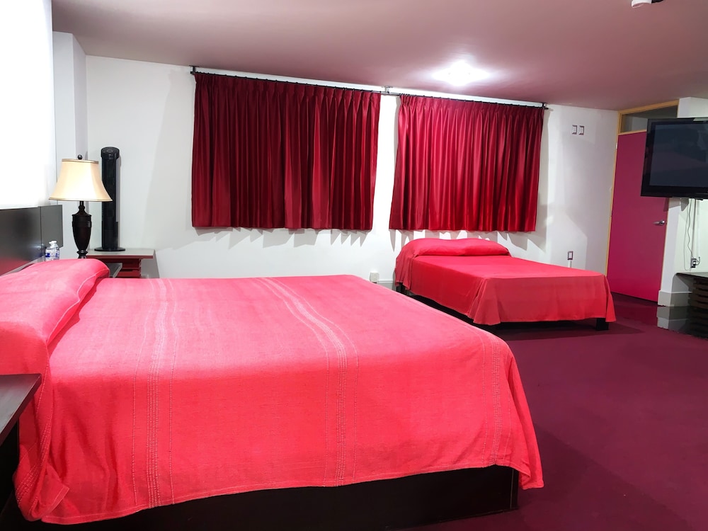 Family Suite, Multiple Beds, Non Smoking photo 2
