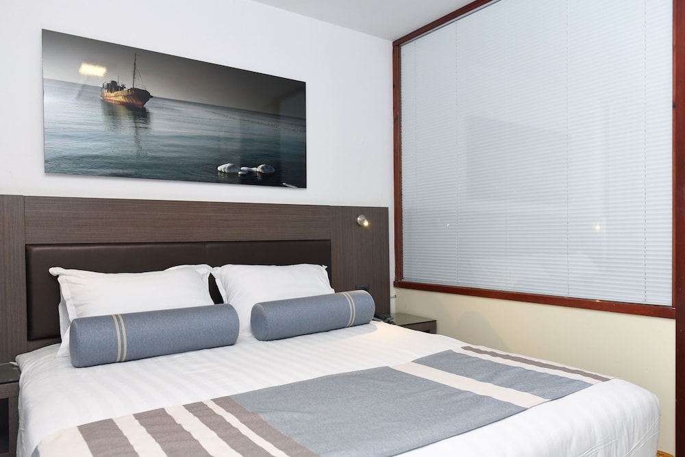 Two Bedroom Standard Suite photo 3