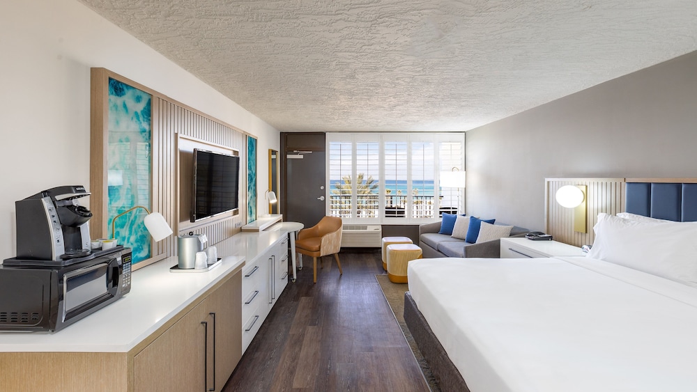 Standard Room, 1 King Bed with Sofa bed, Oceanfront - Photo 3