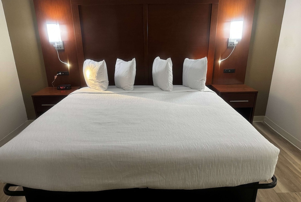 Suite, 1 King Bed, Non Smoking, Kitchenette - Photo 23