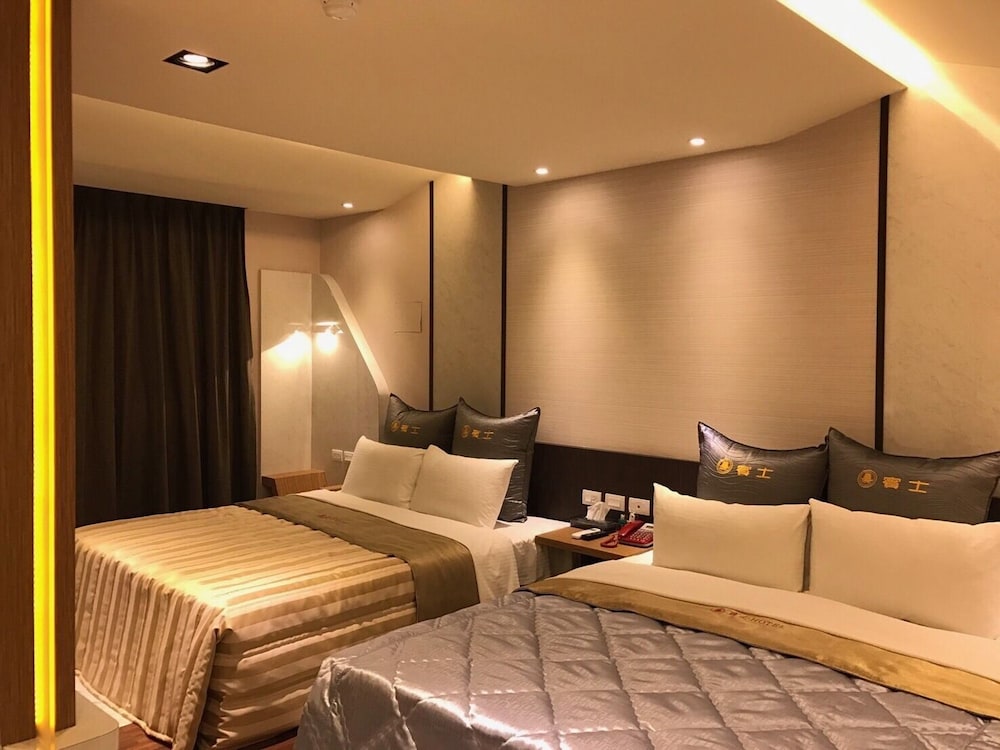 Deluxe Quadruple Room, 2 Double Beds photo 2