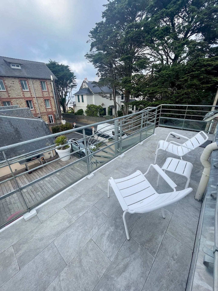 Deluxe Apartment, Balcony, Partial Sea View (Un balcon sur la mer) - Photo 2