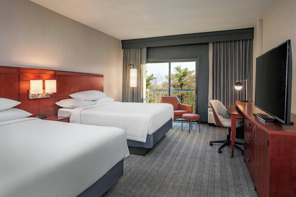 Room, 2 Queen Beds, Courtyard View - Photo 1