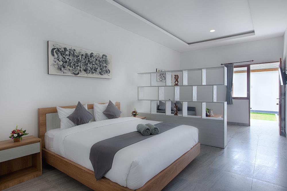 Deluxe Ground Floor - Photo 1