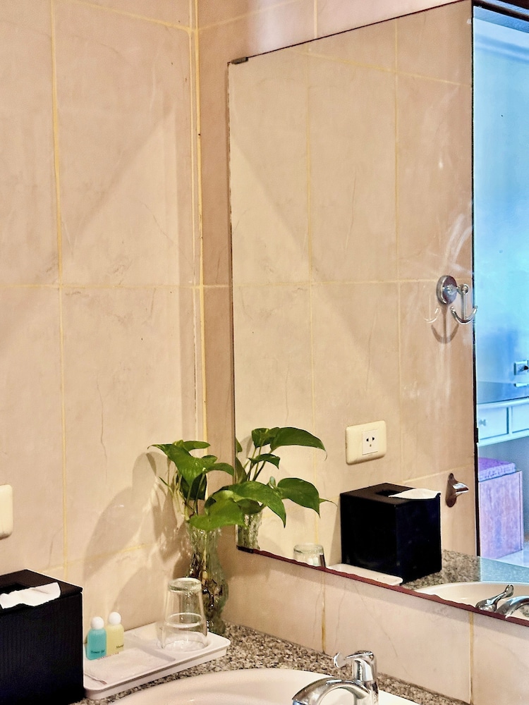 Deluxe Double Room - Photo 9