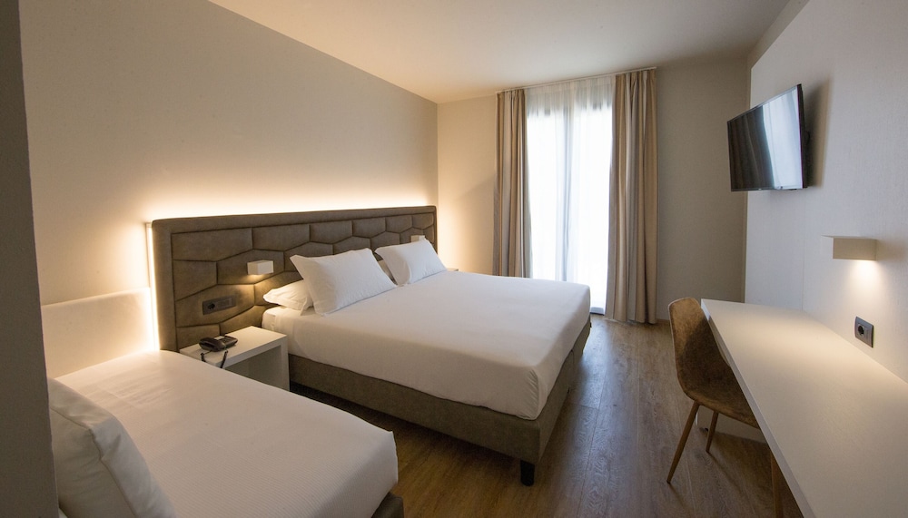 Deluxe Triple Room, Balcony