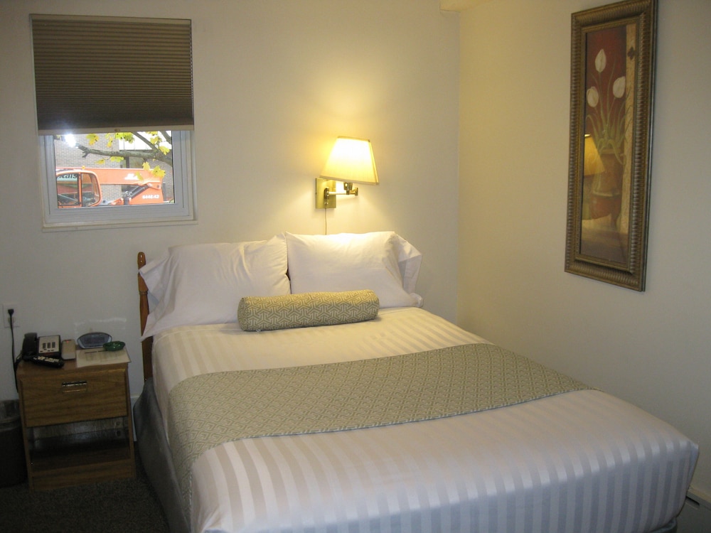 Standard Room, 1 Double Bed, Refrigerator & Microwave, Ground Floor photo 1