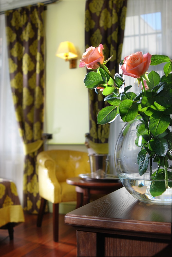 Classic Double or Twin Room - Photo 12