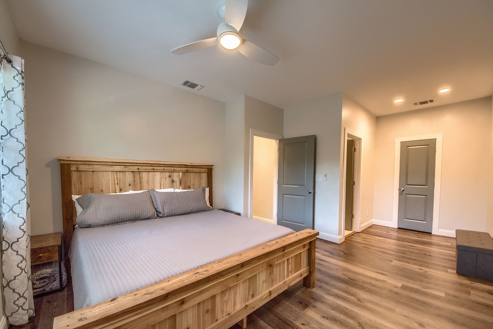 House, Multiple Bedrooms photo 1