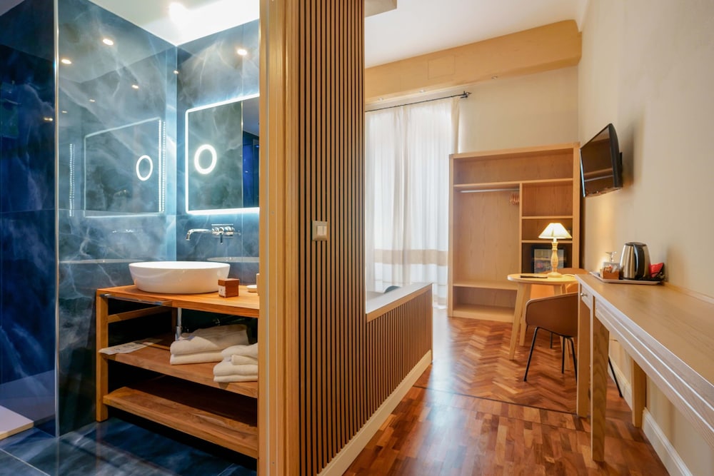 Deluxe Room with Private Spa - Photo 12