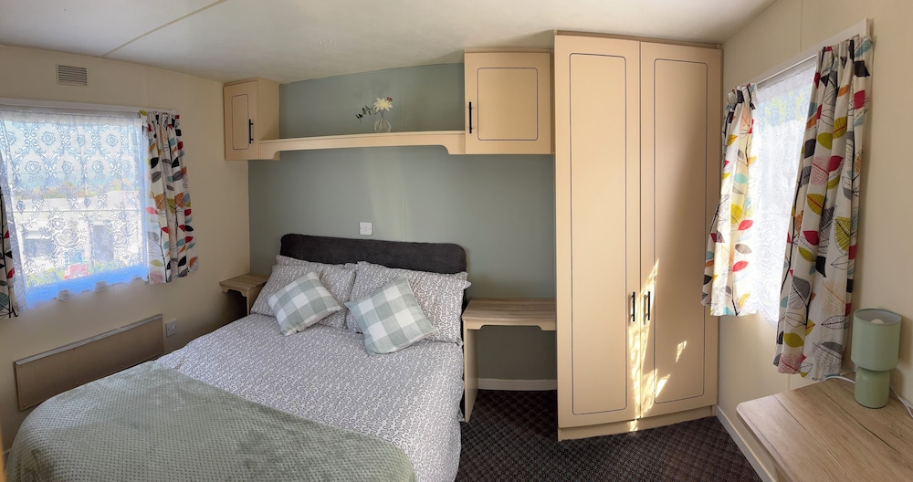 Mobile Home, 2 Bedrooms (Caravan F) photo 2