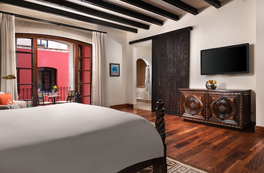 Deluxe Room, 2 Queen Beds - Photo 1