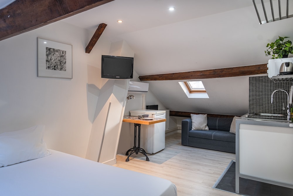 Standard Studio, 1 Queen Bed, Non Smoking photo 3