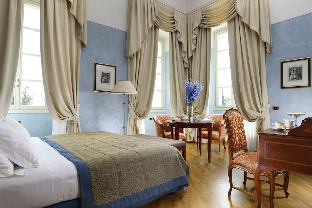 Junior Studio Suite, 1 Queen Bed photo 2