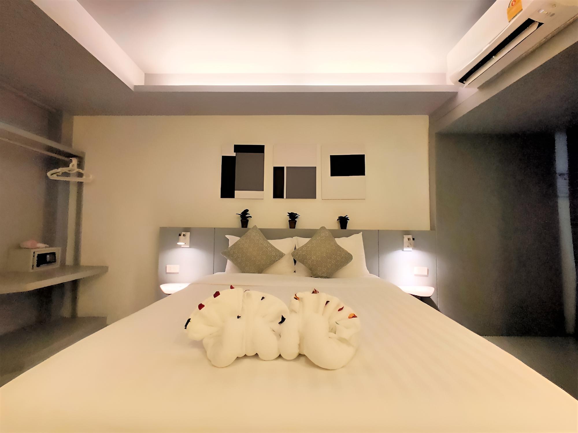 Economy Studio, 1 Double Bed, Garden View photo 2