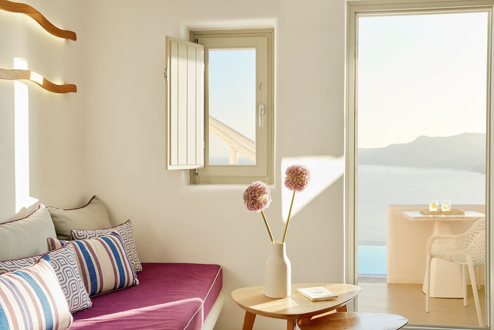 Honeymoon Suite with Outdoor Hot Tub and Caldera View - Photo 11