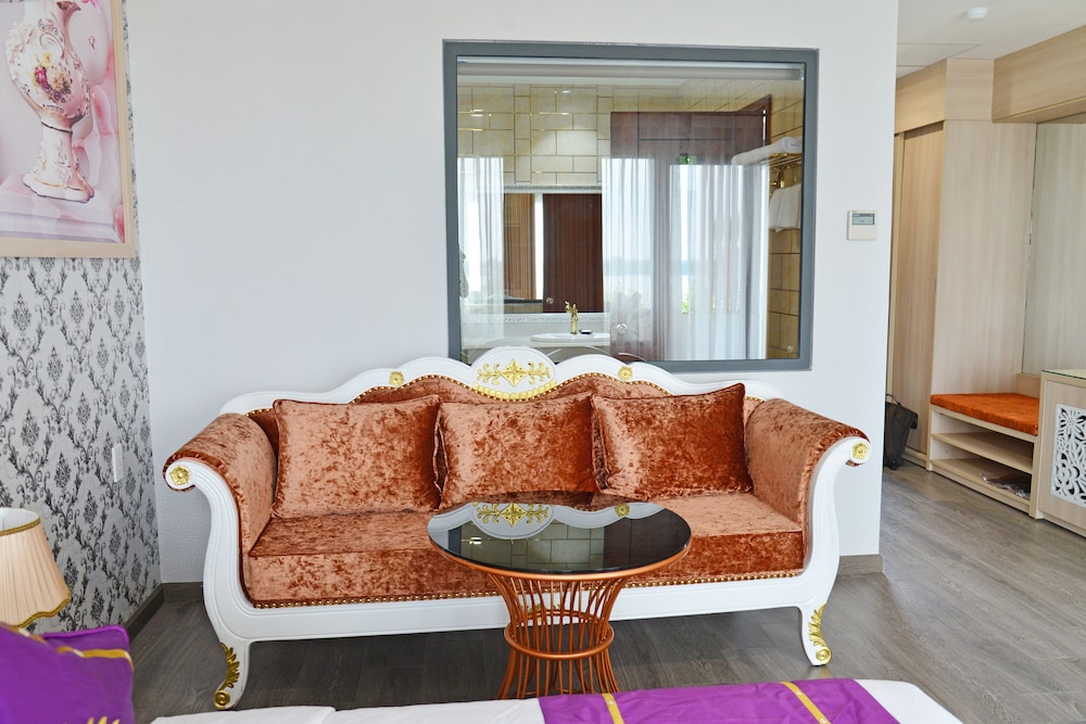 Suite - Photo 4
