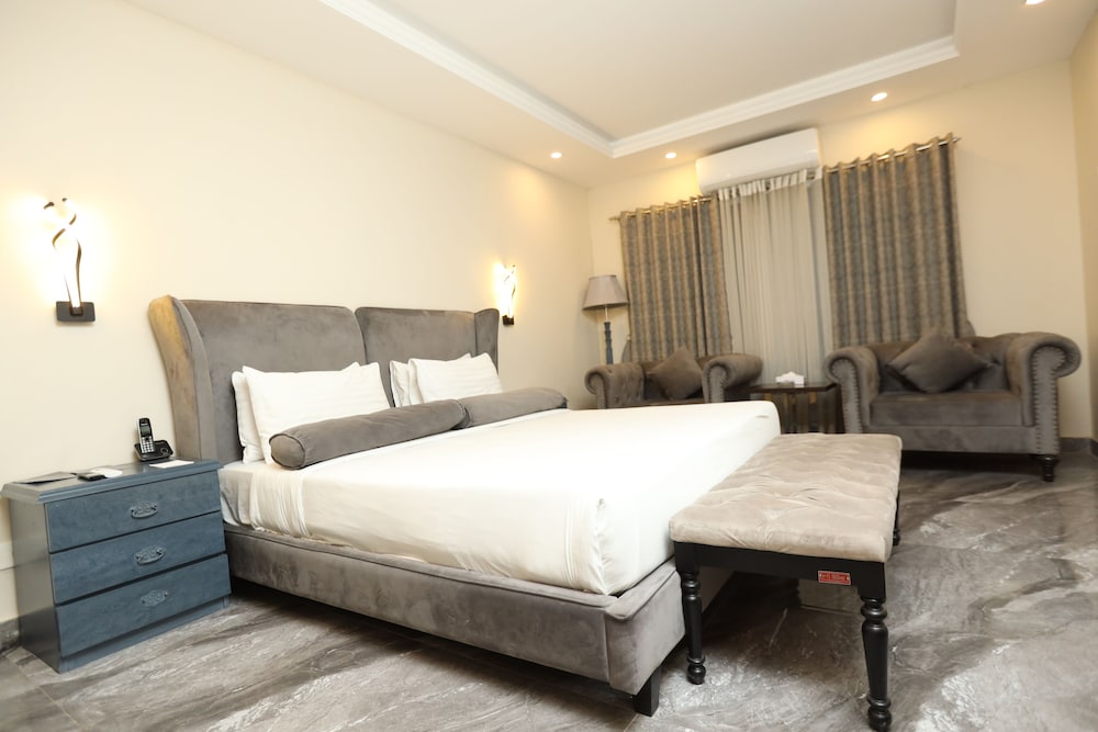 Executive Studio Suite