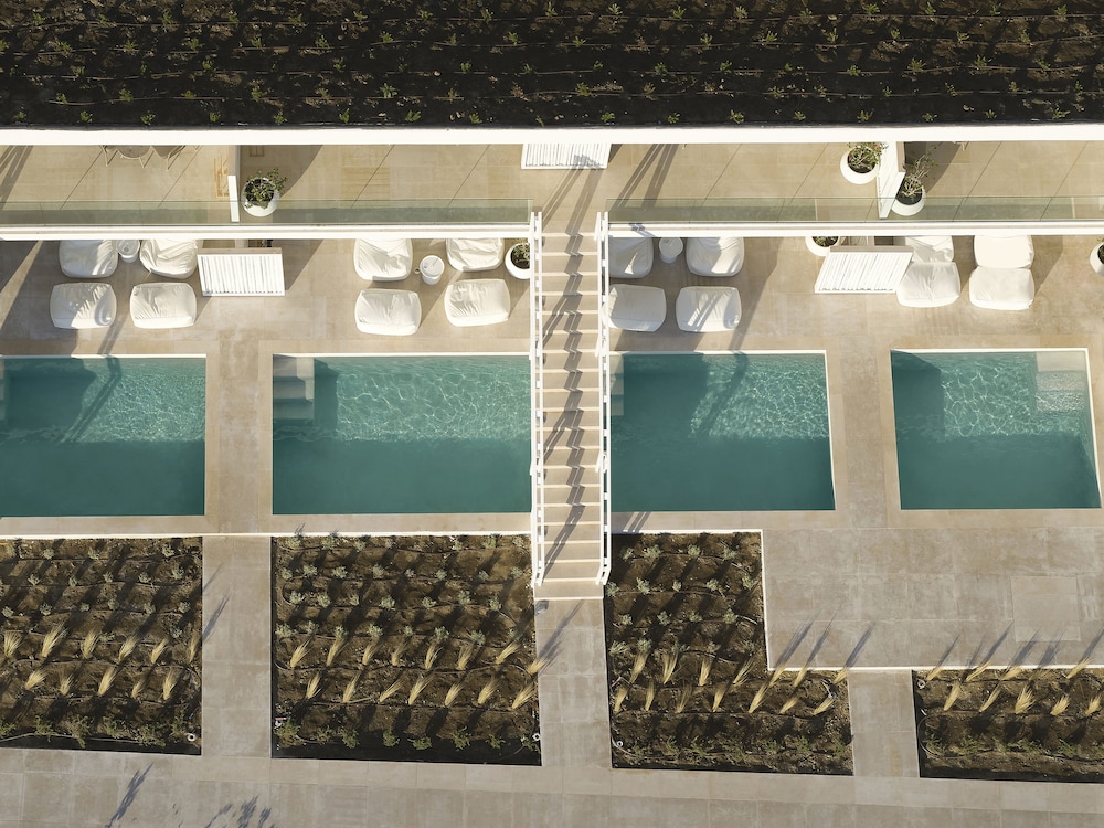 Premium Suite Sea View with Chill Out Pool - Photo 4
