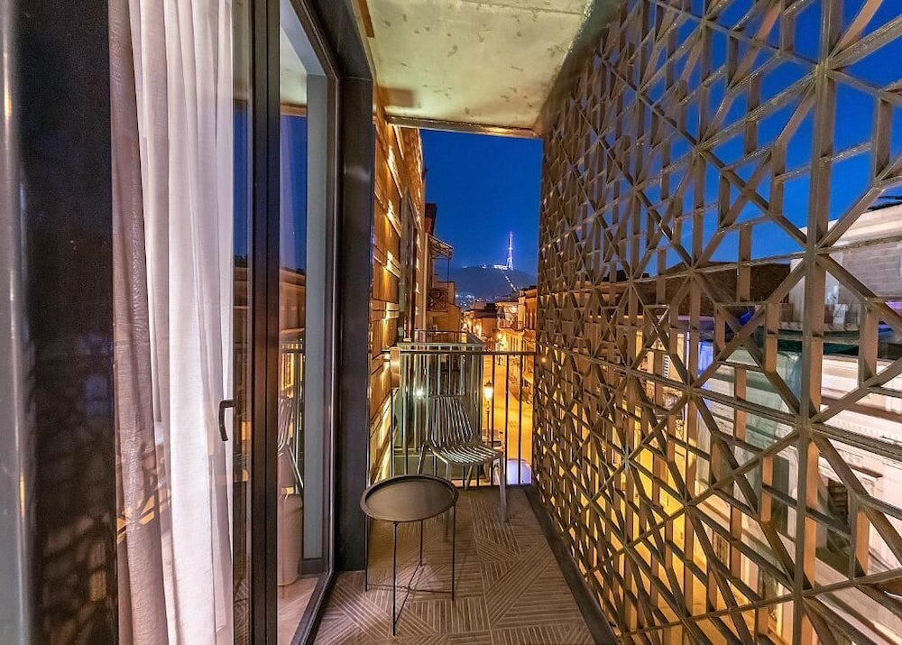 Standard Double or Twin Room, City View - Photo 3