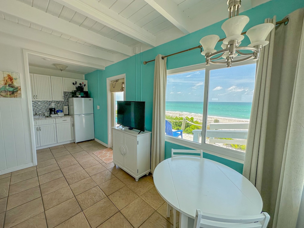 King Beachfront Efficiency, No Pets Allowed photo 2